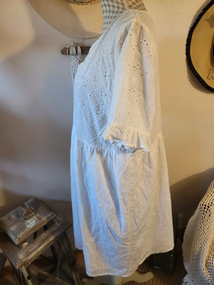 Robe broderie - photo numéro 3