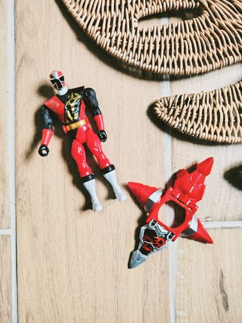 🙅 Power rangers ninja steel dx figurine Maître Ninja rouge or avec bouclier transformable