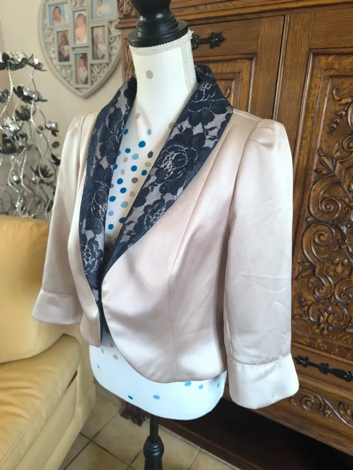 Superbe veste satin et dentelle - photo numéro 6