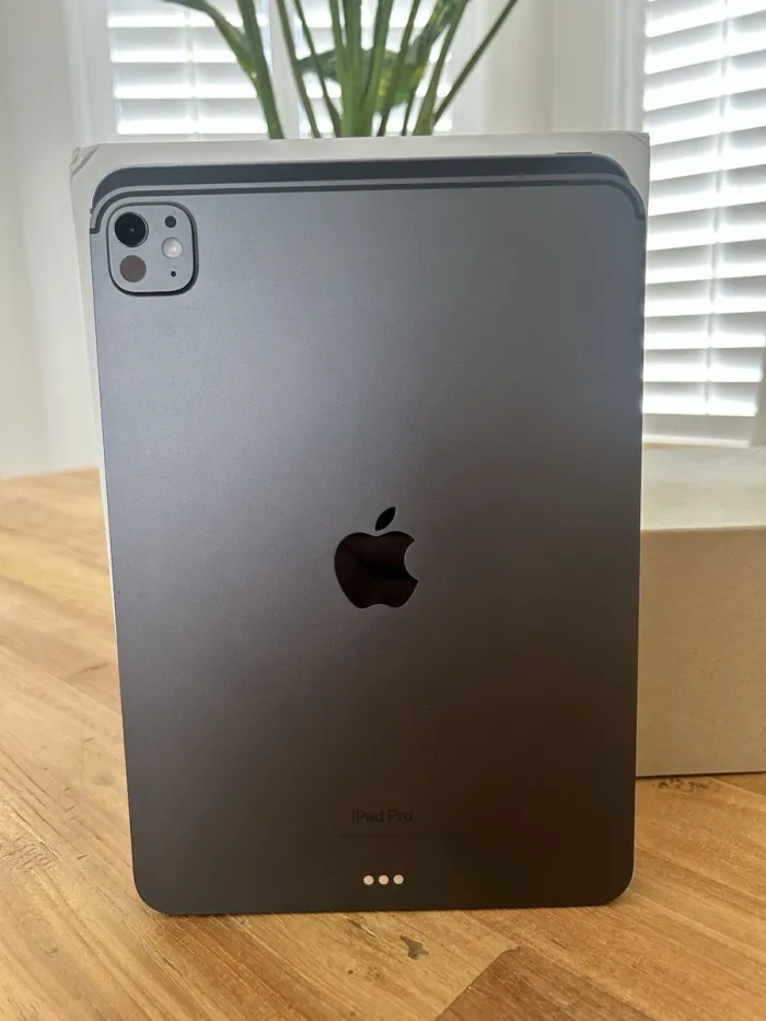 Apple iPad Pro 11 pouces (M4) A2836 256 Go, Wi-Fi, 11 pouces - Noir sidéral en parfait état - photo numéro 2