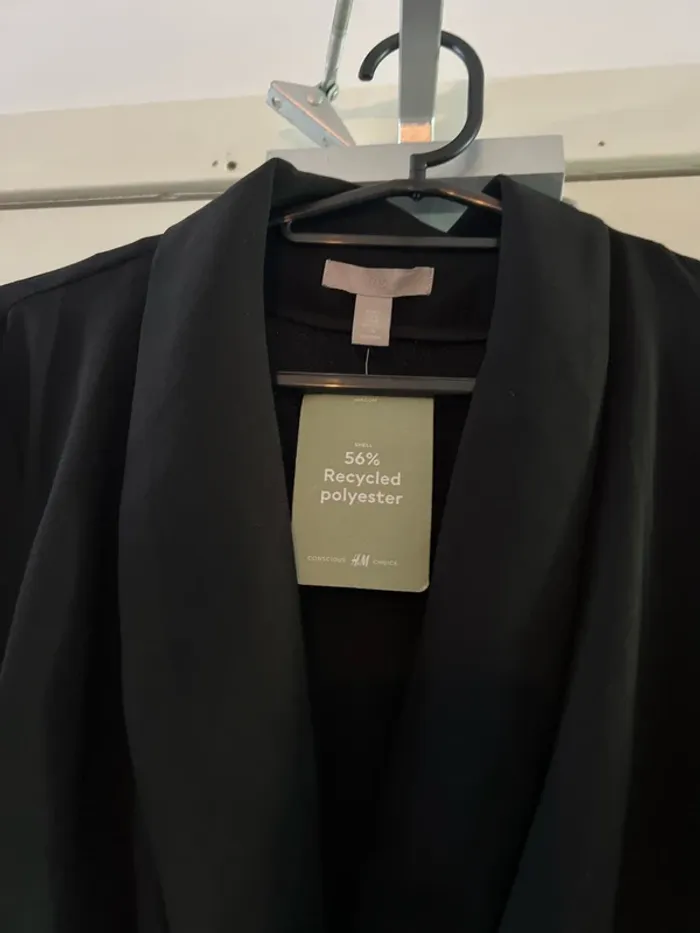 Robe noir h&m neuve taille S - photo numéro 3