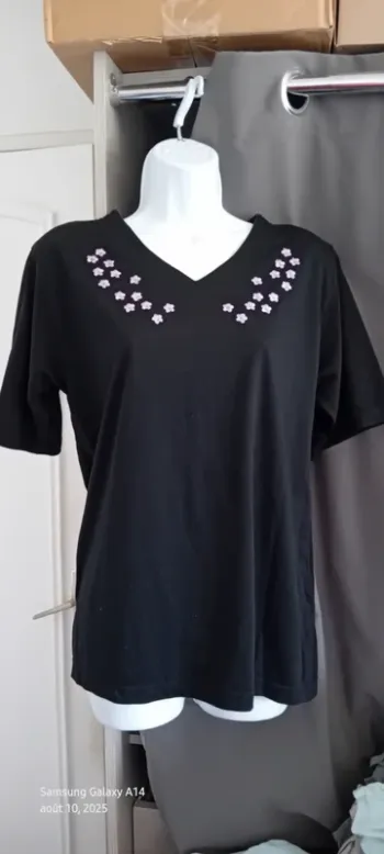 Haut long manches courtes avec épaulettes et fleurs brodées col V noir femme 44 zamba