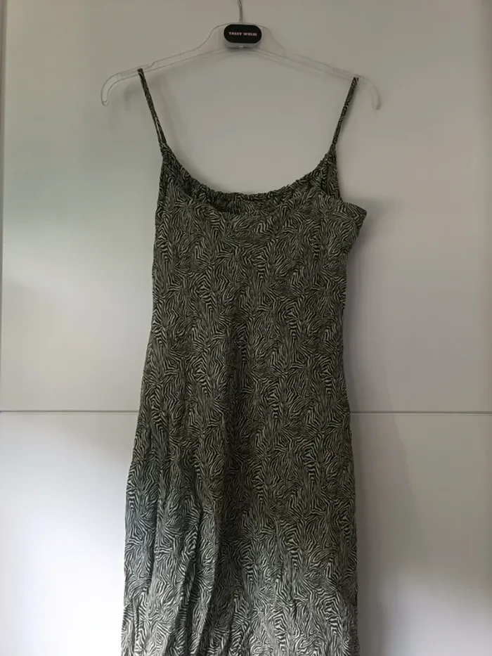 Robe longue à bretelles verte et blanc - photo numéro 3