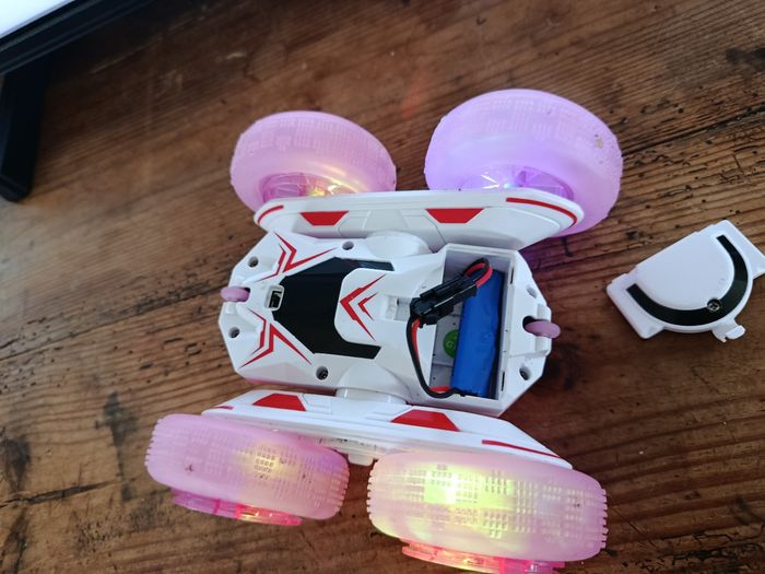 Voiture téléguidée - photo numéro 2