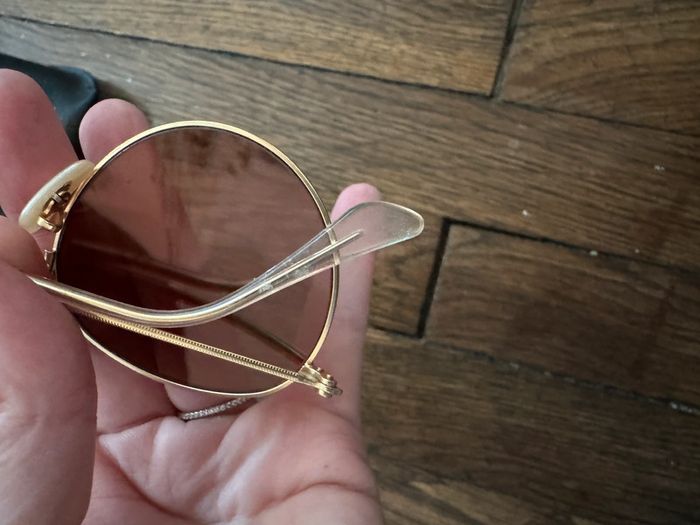 Lunettes Rayban Très peu portées Verres roses et monture doré Valeur 173 euros - photo numéro 4
