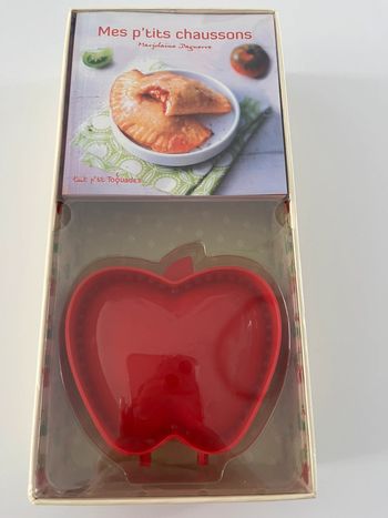 Livre et moule à chausson