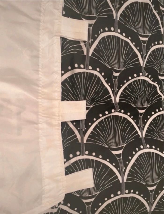 Rideau blanc et gris