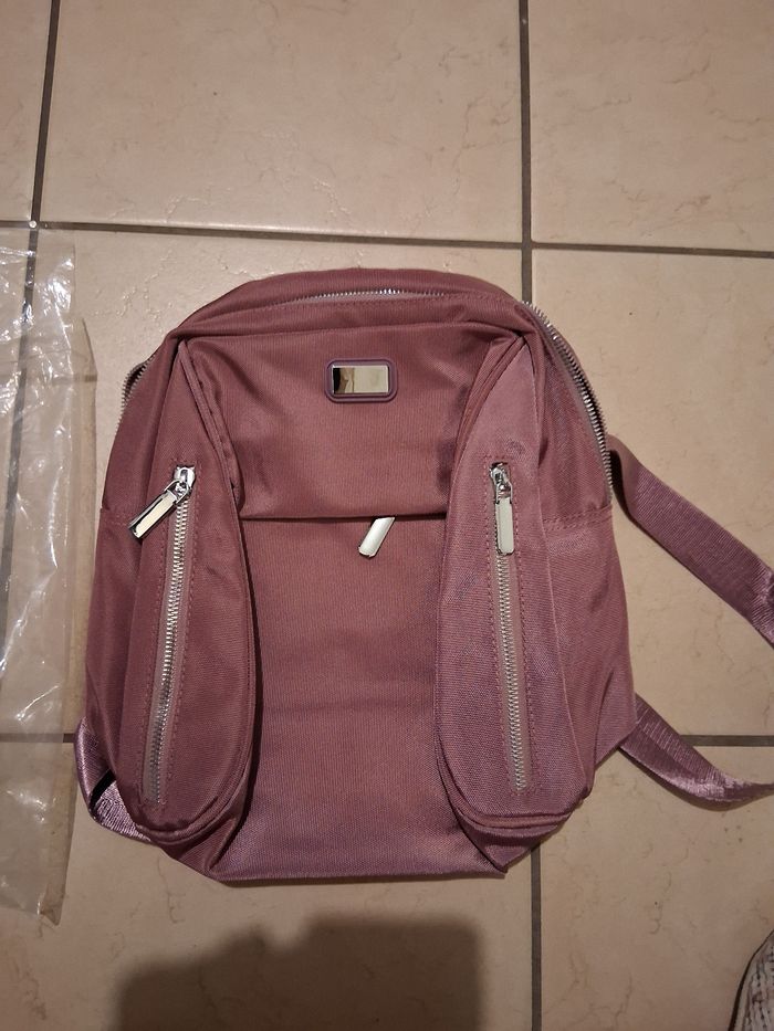 Sac à dos violet neuf - photo numéro 2