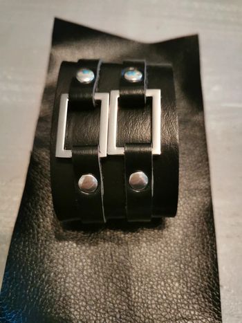 Bracelet poignet homme tendance gothique