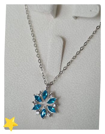 Collier acier inoxydable pendentif fleurs pierre d'ornement bleu