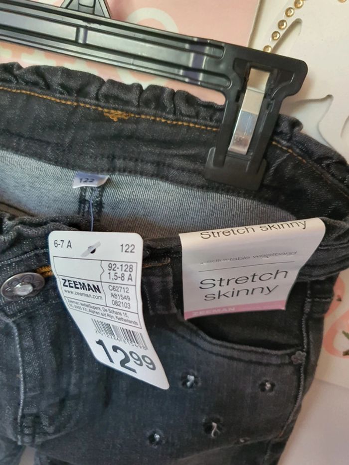 Jean neuf - photo numéro 2