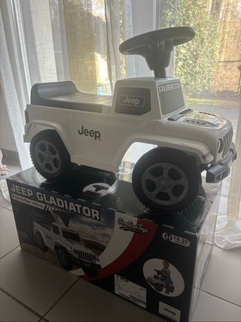 Voiture pousse pousse jeep