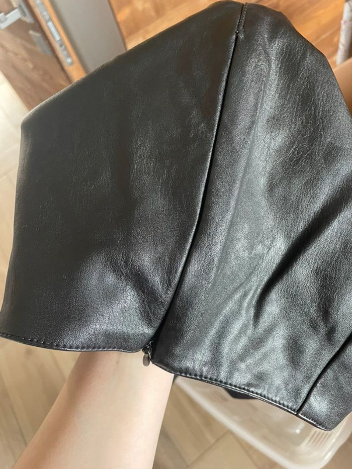 Jupe portefeuille en simili cuir noir - photo numéro 5