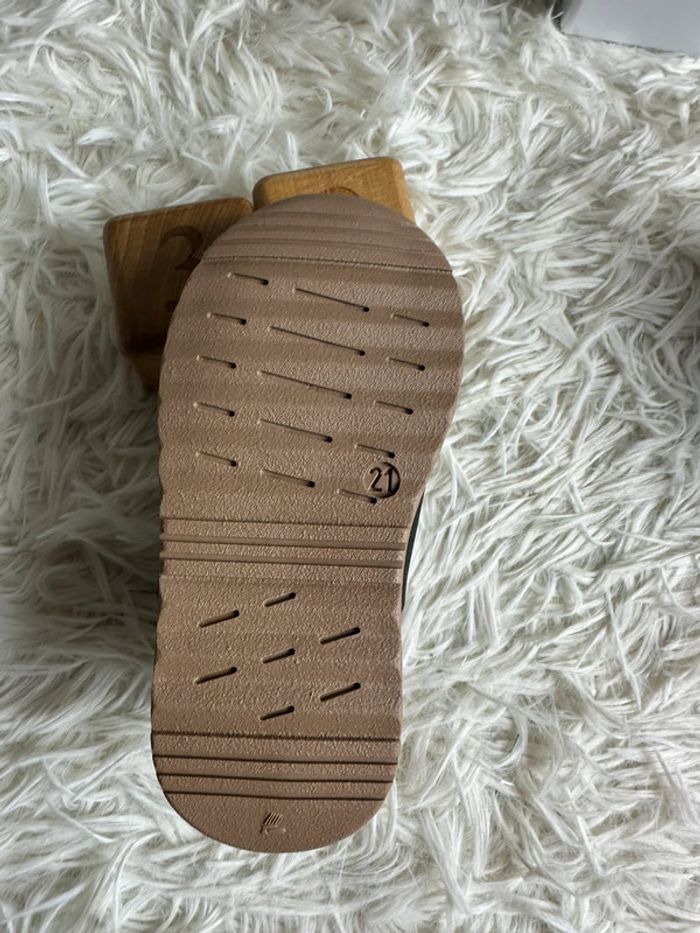 Paire de basket BOSS taille 21 - photo numéro 3