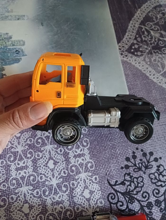 3 véhicules - photo numéro 4