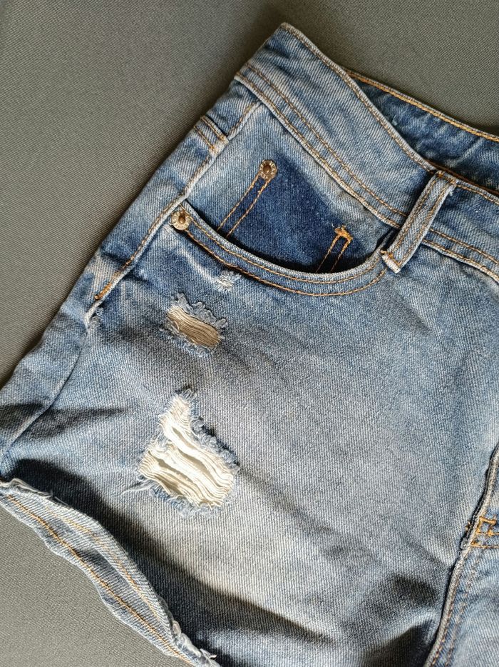 Short en jean dechiré 🌷 Taille 36 - photo numéro 3