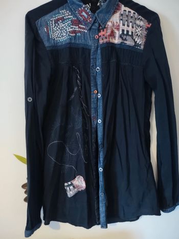 Chemisier noir avec empiècements jean et broderie Desigual
