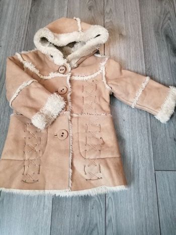 Manteau long noté 2Ans mais taille très grand