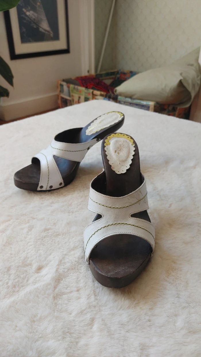Magnifique mule escarpins vintage ouverts en cuir et bois talon fine transparente - photo numéro 11