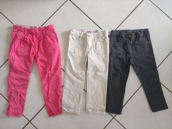 Lot deux trois pantalons fille 3 ans