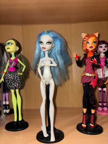 Ghoulia j