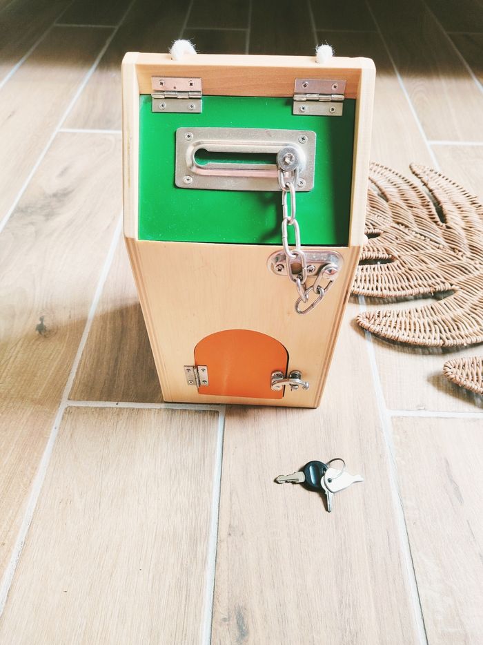 🔑Maison multi activités serrures verrous en bois marque Small foot - photo numéro 5
