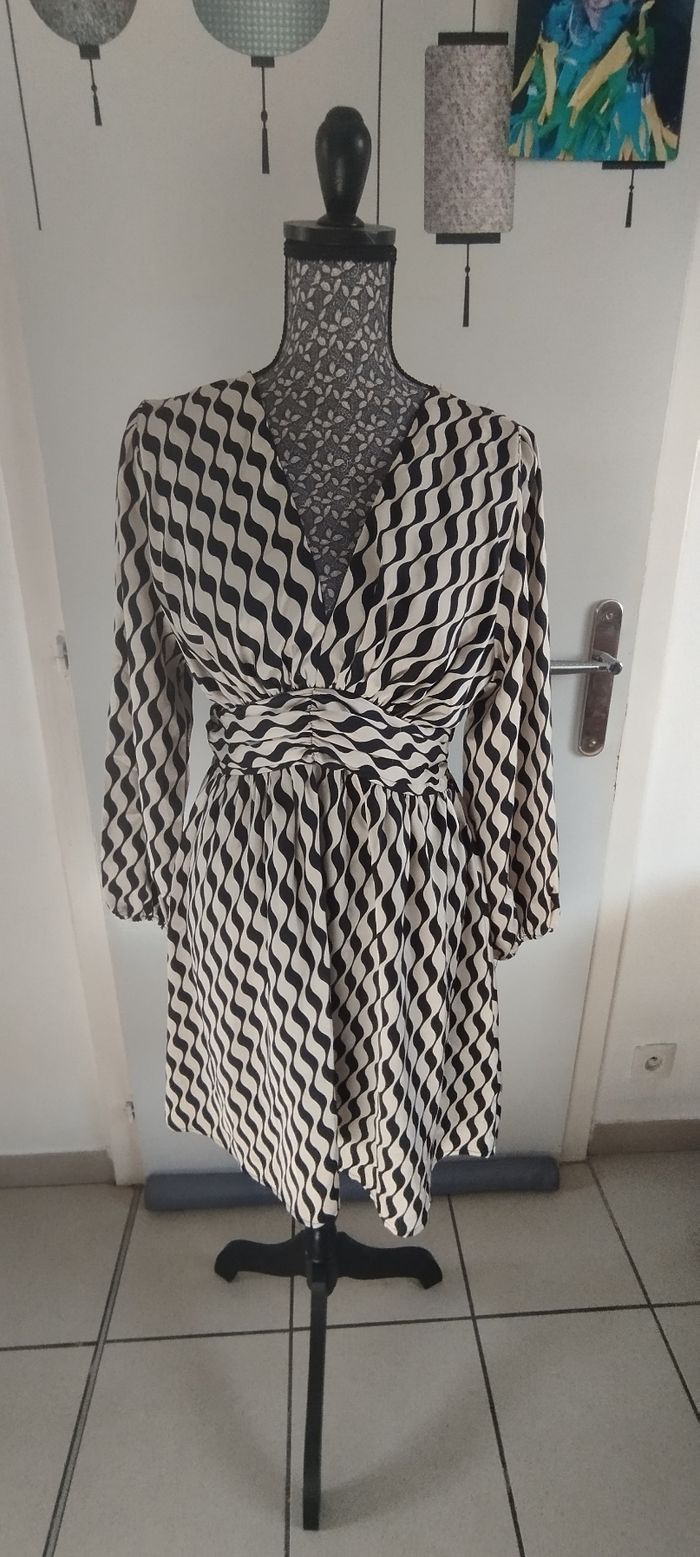 Robe fluide manches longues taille M marque Lili & lala