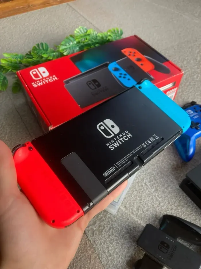 Nintendo · Switch - photo numéro 4