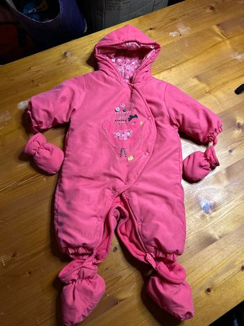 Combipilote rose 3 mois moufles et chaussons