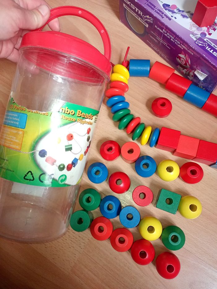 50 perles géantes avec collier et sa boîte de rangement Complet