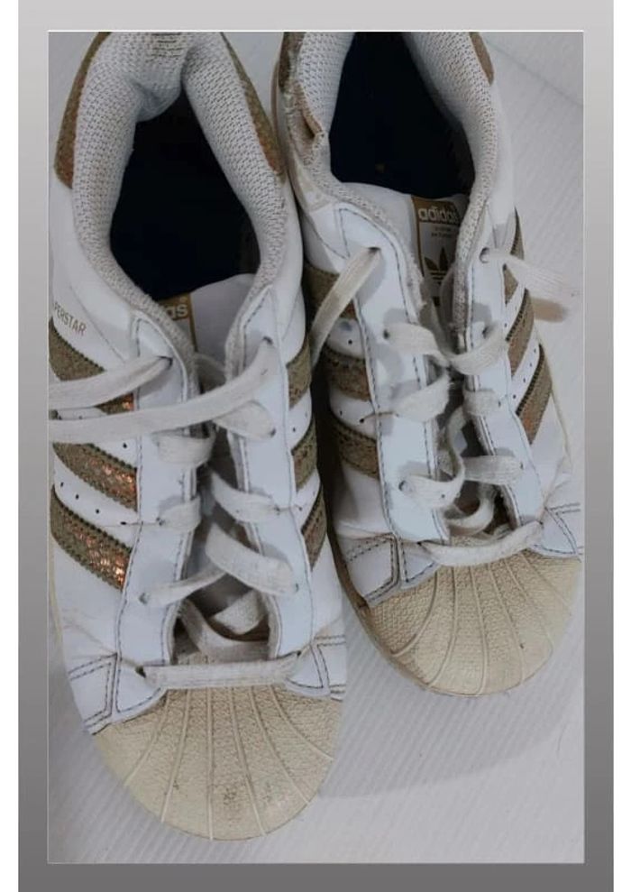 Paire de basket adidas superstar blanche doré  usées taille 36 - photo numéro 2