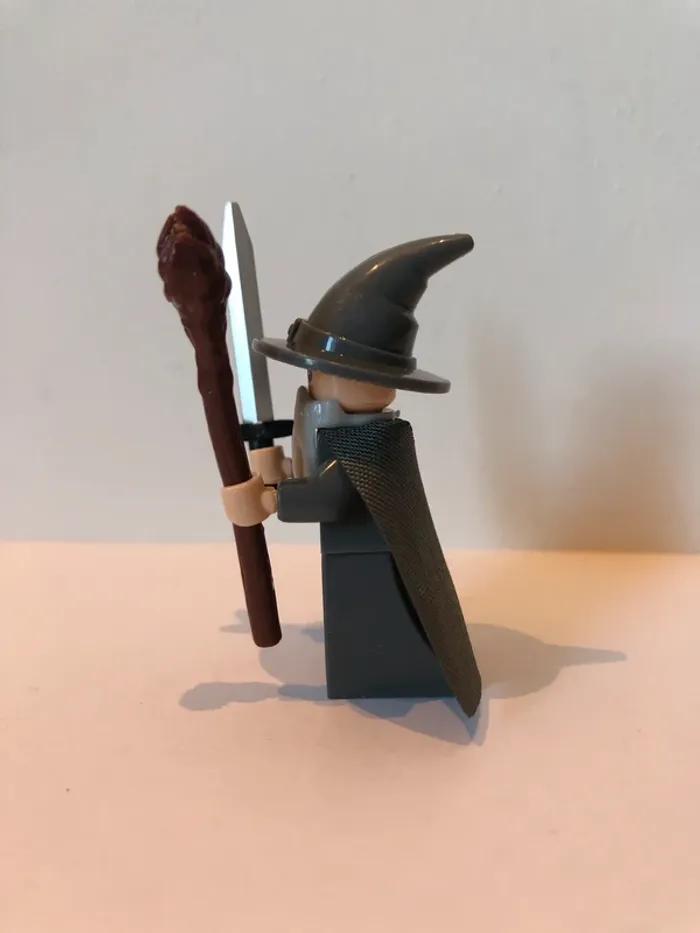 Figurine type lego Gandalf le gris. le seigneur des anneaux - photo numéro 2