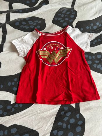 Haut / tee shirt wonder woman 6 ans