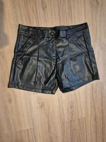Short simili cuire noir