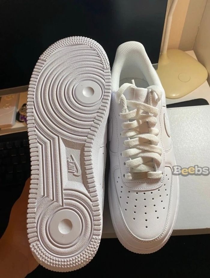 Nike Air Force 1 Low '07 White Taille 37.5 - photo numéro 4