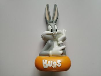 figurine bugs bunny