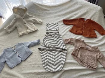 Ensemble veste gilet et draps d’emmaillotage