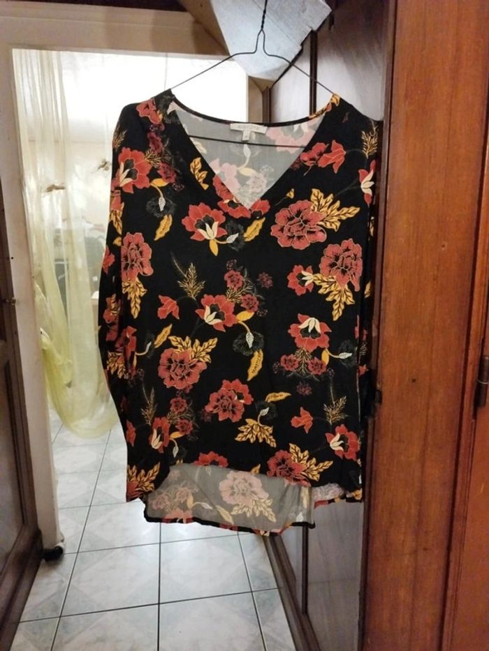 T-shirt blouse noir fleuri vintage col v y2k M/38 - photo numéro 3