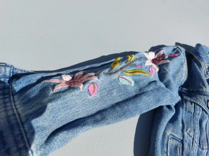 veste en jean broderies 2 ans - photo numéro 5
