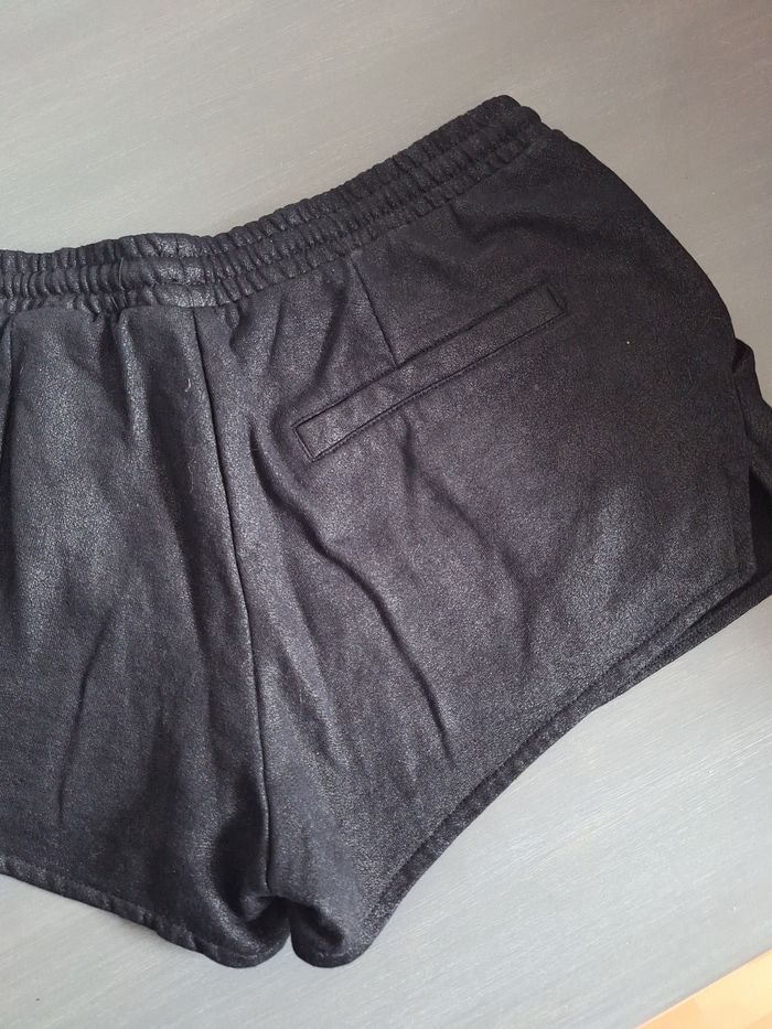 Short noir - photo numéro 2