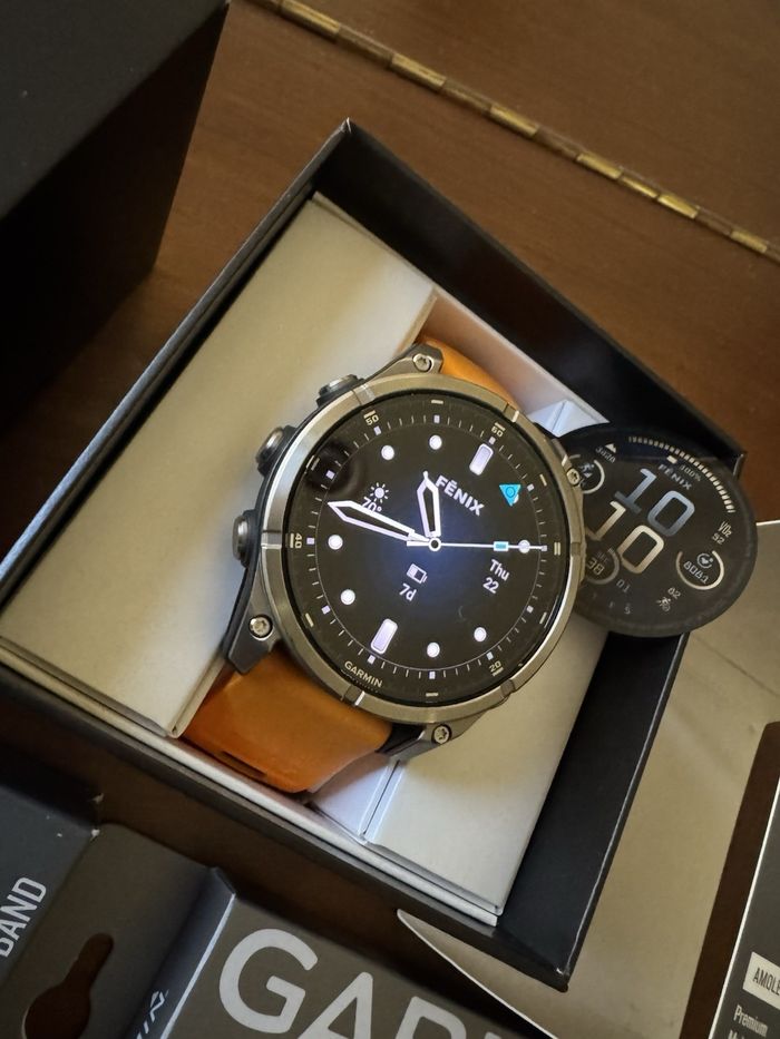 Montre connectée Garmin fenix 8 47 mm AMOLED saphir titane orange étincelant graphite - photo numéro 8