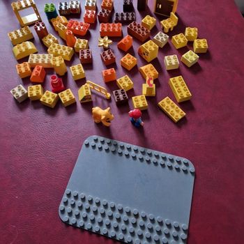 Lot soixantaine pièces legos