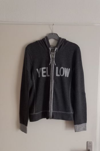 Sweat à capuche. 