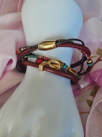 Bracelet 3 rangs de breloques et simili cuir aimanté