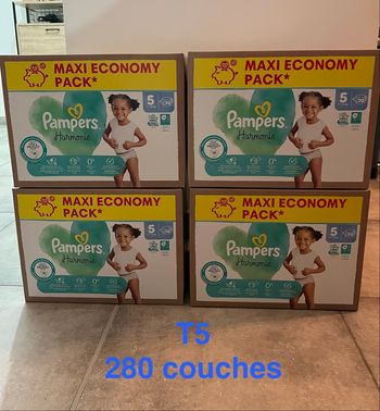 Lot de 4 carton pampers harmonie taille 5 (11-16 kg) 280 couches, jamais ouvert
