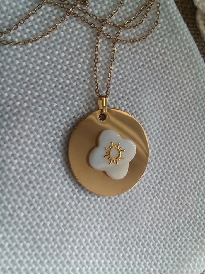 Collier à offrir à sa sœur , trèfle n'acre - photo numéro 2