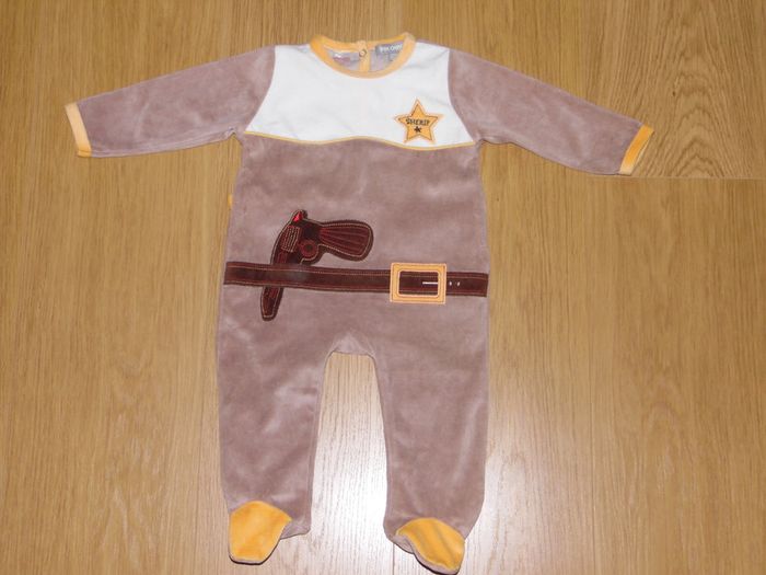Babygros Sherif 9 mois