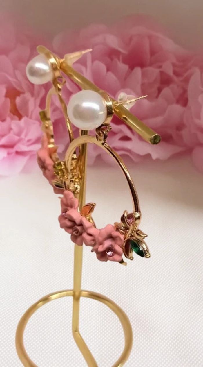 Boucles d'oreilles clous perle couronne de fleurs et cristal - photo numéro 2