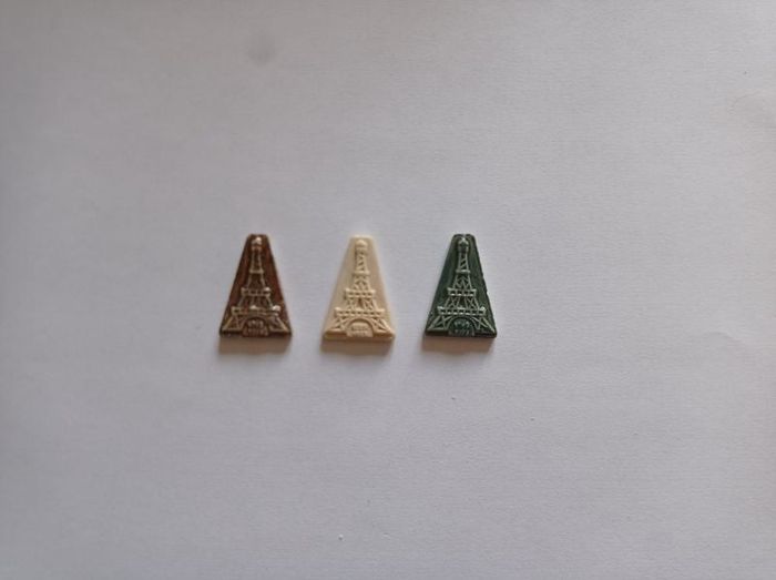 Lot de 3 fèves "Tour Eiffel 1889-1989"