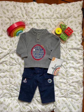 ensemble pull en laine gris grain de blé et pantalon en velours marine doublé polaire 6 mois